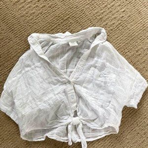 Tie-front white crop tshirt